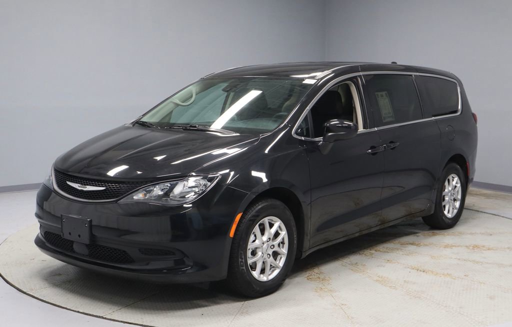 Used 2023 Chrysler Voyager LX FWD image 7