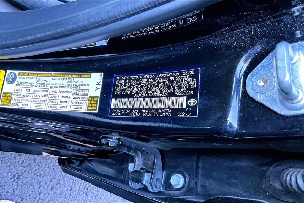 Used 2025 Toyota Prius LE FWD image 31