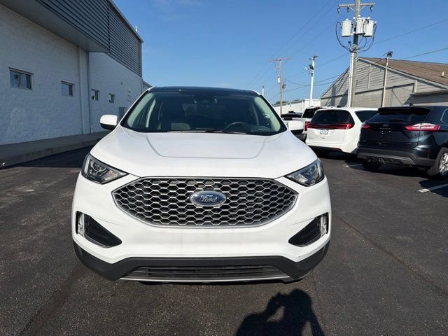 Certified 2024 Ford Edge SEL w/ Convenience Package AWD/4WD image 3