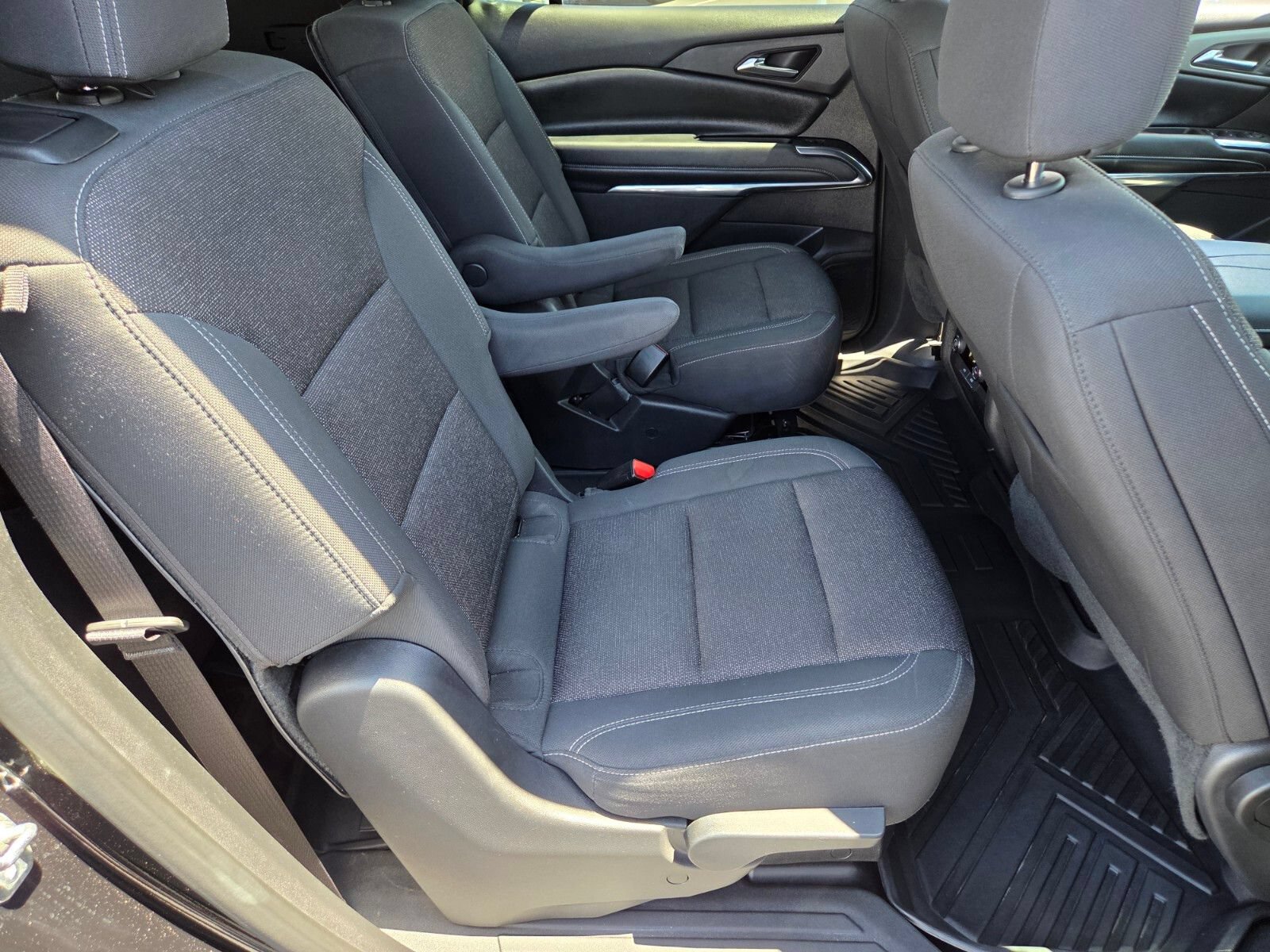 Used 2025 Chevrolet Traverse LT FWD image 15