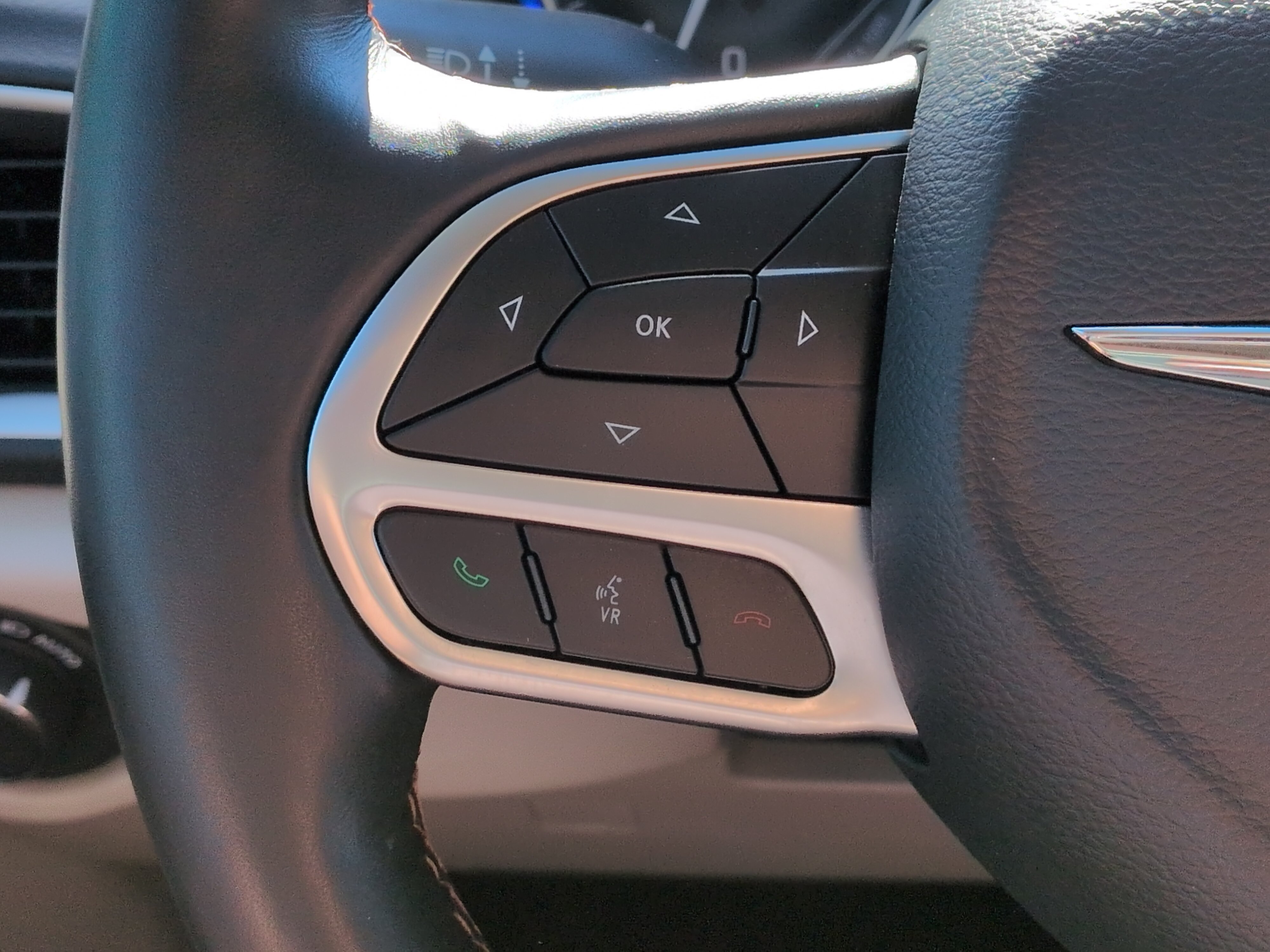 Used 2020 Chrysler Pacifica Touring-L FWD image 22