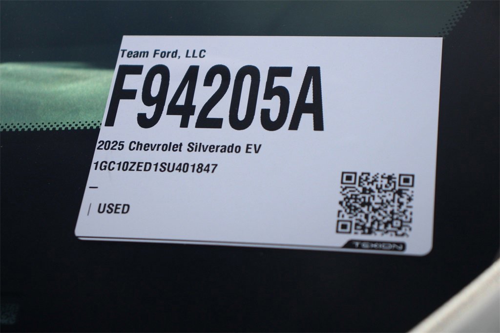 Used 2025 Chevrolet Silverado EV LT image 30