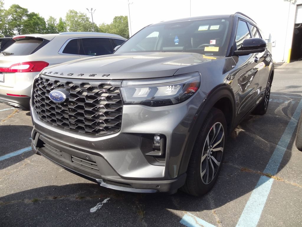Certified 2025 Ford Explorer ST-Line AWD/4WD image 5