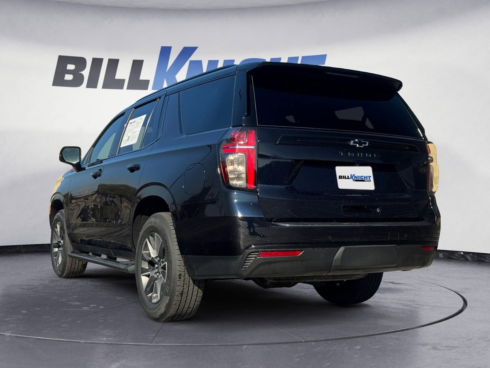 Used 2024 Chevrolet Tahoe Z71 w/ Luxury Package image 3