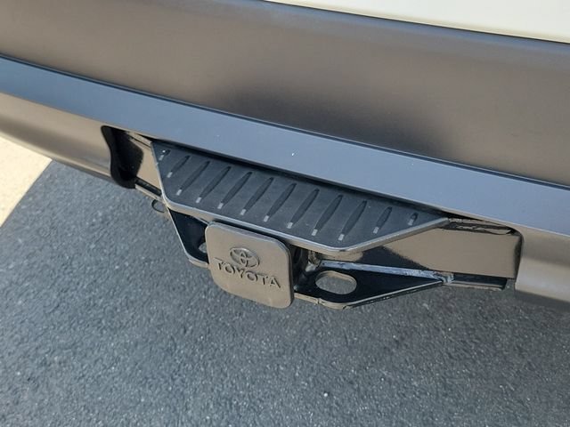 Used 2021 Toyota Highlander LE FWD image 24