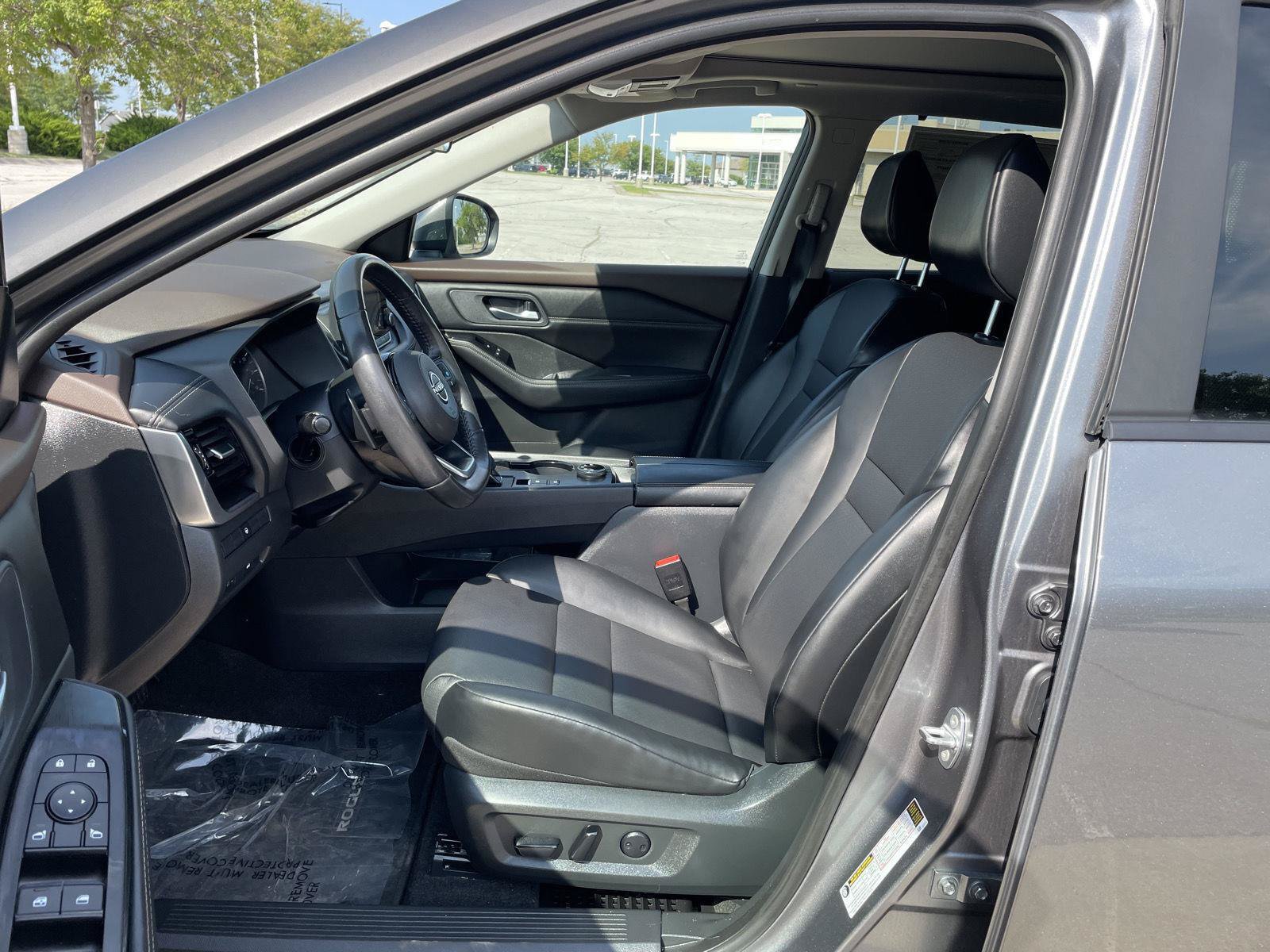 Used 2023 Nissan Rogue SV w/ SV Premium Package AWD/4WD image 17