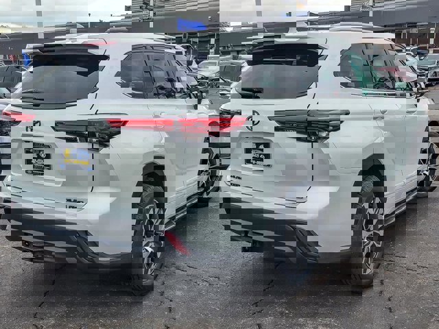 Used 2022 Toyota Highlander XLE image 5