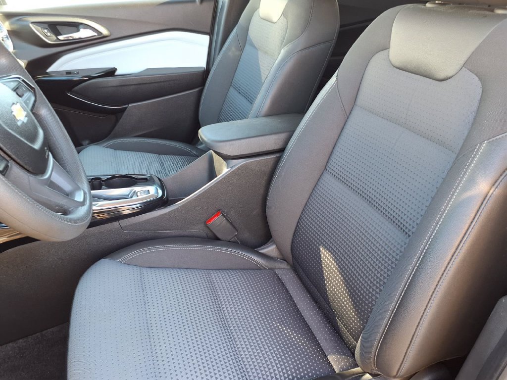 Used 2025 Chevrolet Trax LT FWD image 11