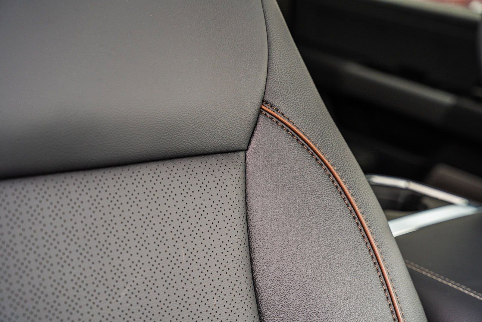 Certified 2025 Ford F250 Lariat w/ Black Appearance Package image 13