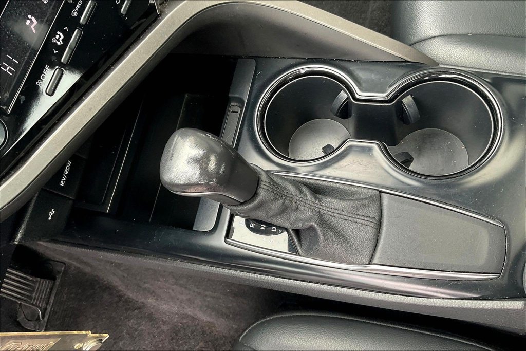 Used 2020 Toyota Camry SE FWD image 18
