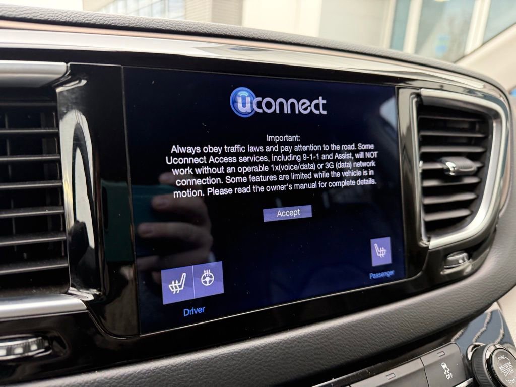 Used 2017 Chrysler Pacifica Touring-L Plus image 33