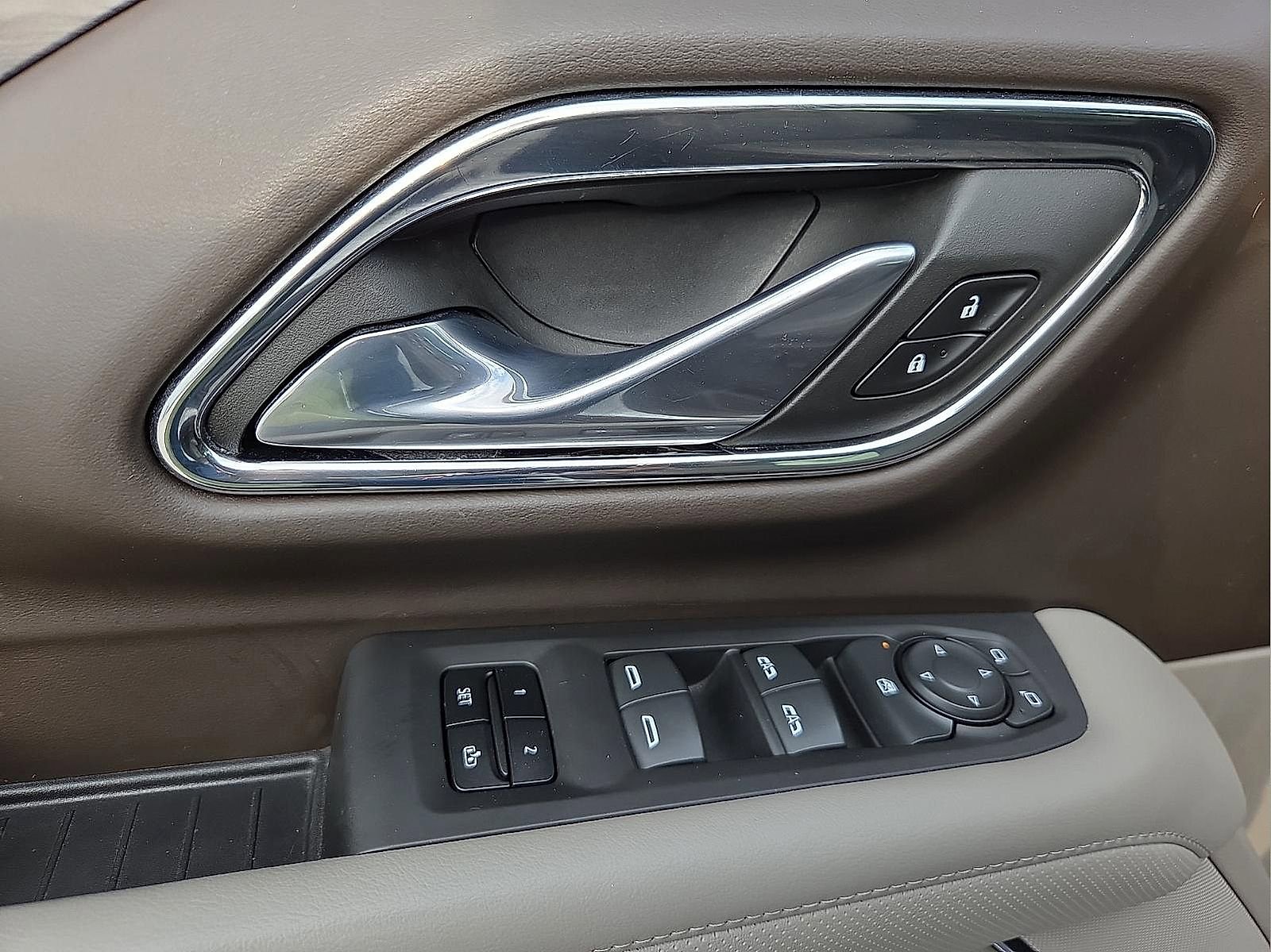 Used 2023 GMC Yukon SLT image 14