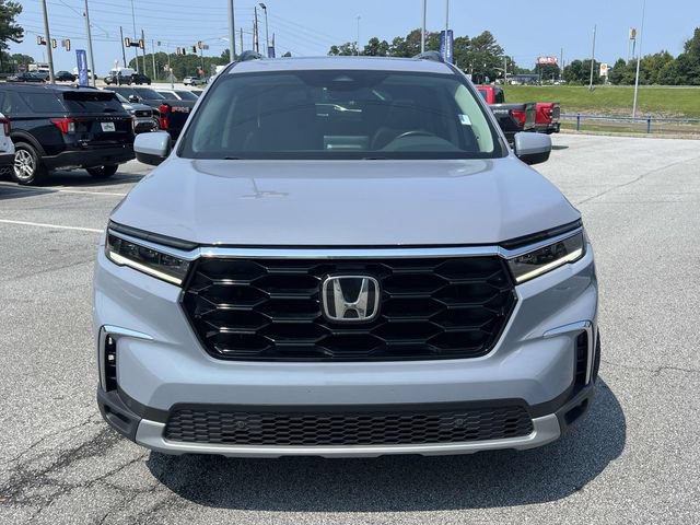 Used 2025 Honda Pilot Touring image 8