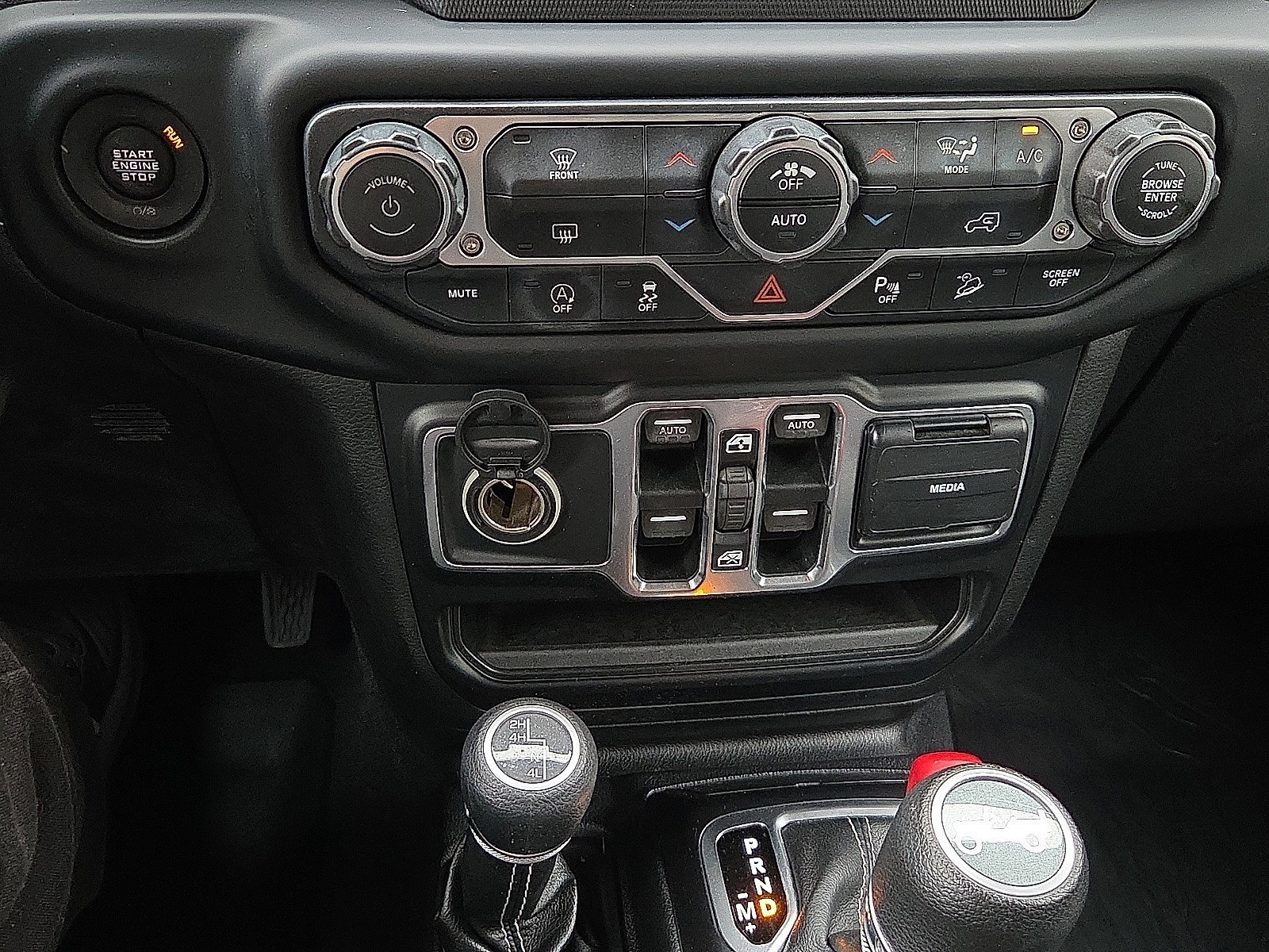 Used 2019 Jeep Wrangler Unlimited Sahara w/ Safety Group AWD/4WD image 18