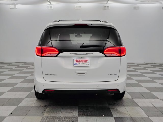 Used 2020 Chrysler Pacifica Limited FWD image 9