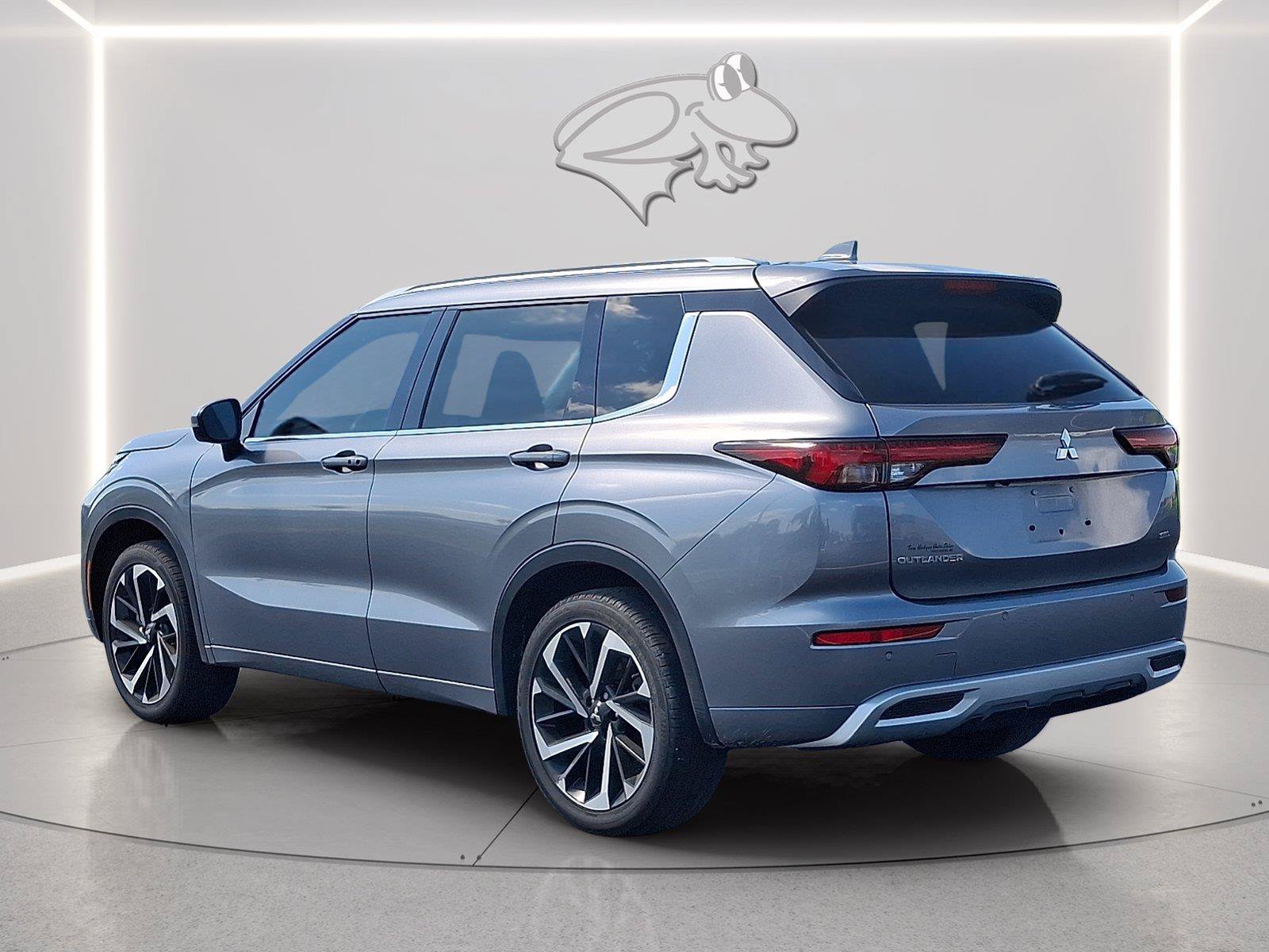 Used 2023 Mitsubishi Outlander SEL AWD/4WD image 3
