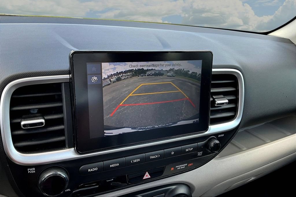 Used 2025 Hyundai Venue SEL FWD image 16
