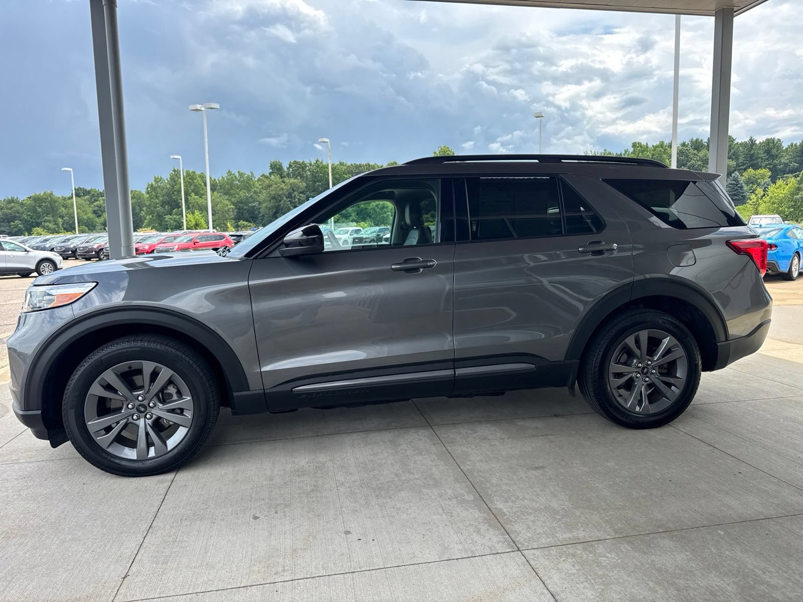 Certified 2023 Ford Explorer XLT w/ Equipment Group 202A AWD/4WD image 4