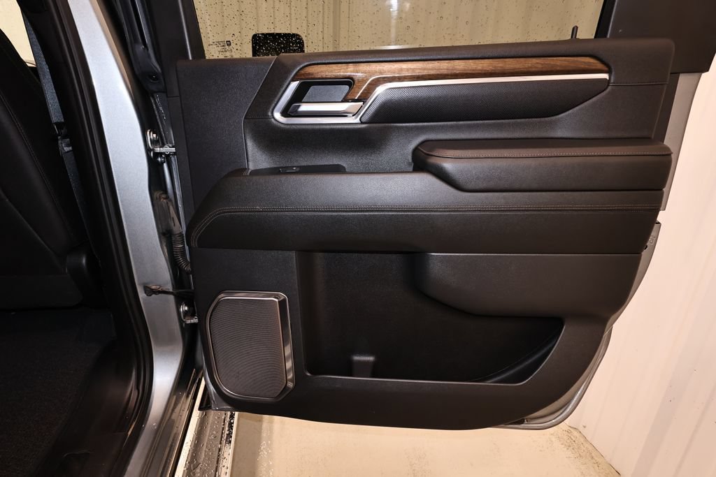 Used 2024 Chevrolet Silverado 3500 High Country w/ High Country Premium Package AWD/4WD image 19
