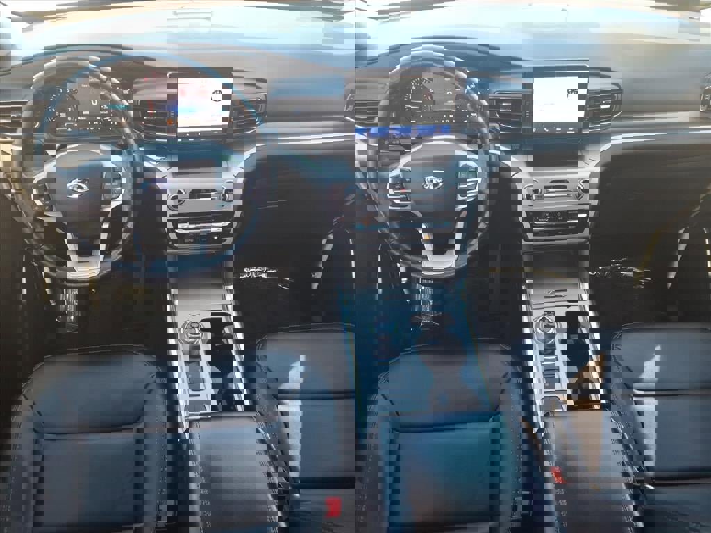 Certified 2022 Ford Explorer XLT w/ Equipment Group 202A image 20