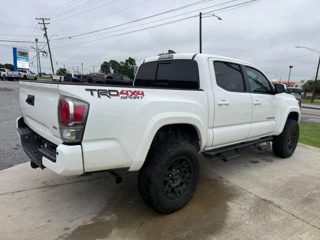 Used 2020 Toyota Tacoma TRD Sport w/ TRD Premium Sport Package AWD/4WD image 13