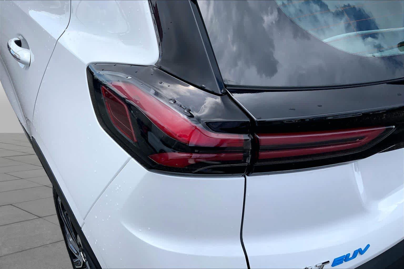 Used 2023 Chevrolet Bolt EUV Premier FWD image 27
