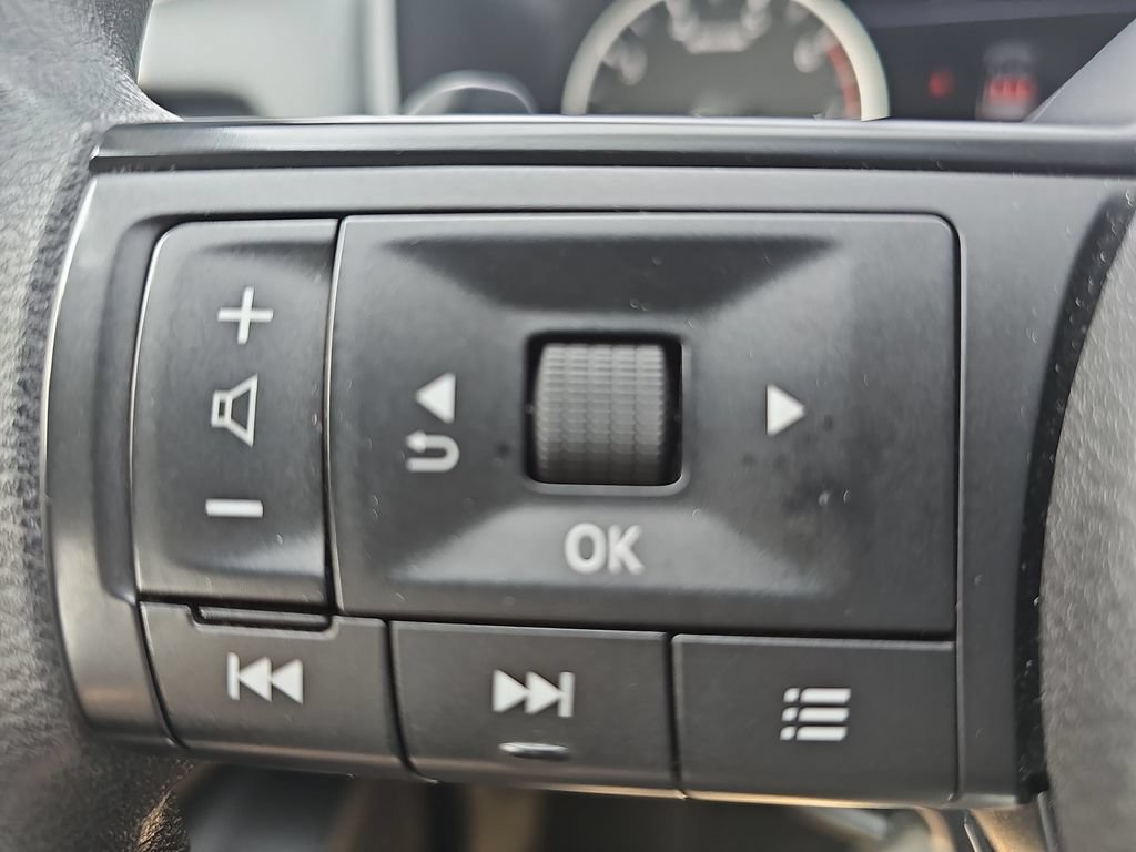 Used 2024 Nissan Rogue SV AWD/4WD image 17