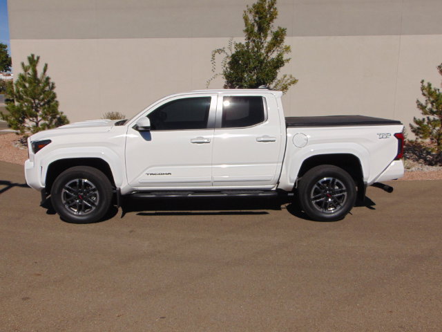 Used 2025 Toyota Tacoma TRD Sport AWD/4WD image 3