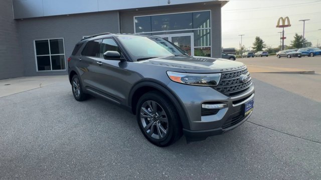 Certified 2024 Ford Explorer XLT w/ Equipment Group 202A AWD/4WD image 3