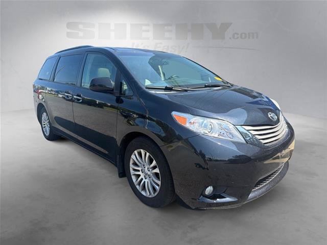 Used 2017 Toyota Sienna XLE w/ XLE Navigation Package FWD image 2
