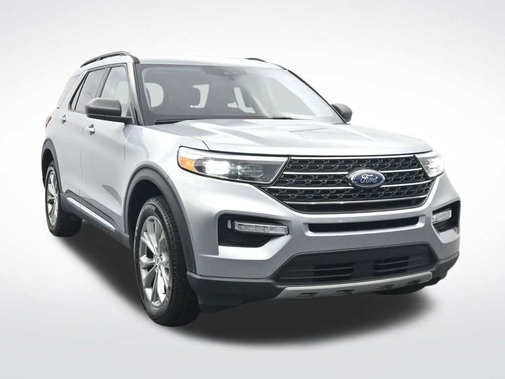 Certified 2023 Ford Explorer XLT w/ Equipment Group 202A AWD/4WD image 3