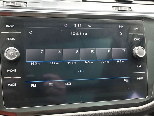 Used 2020 Volkswagen Tiguan SE w/ Panoramic Sunroof Package image 18