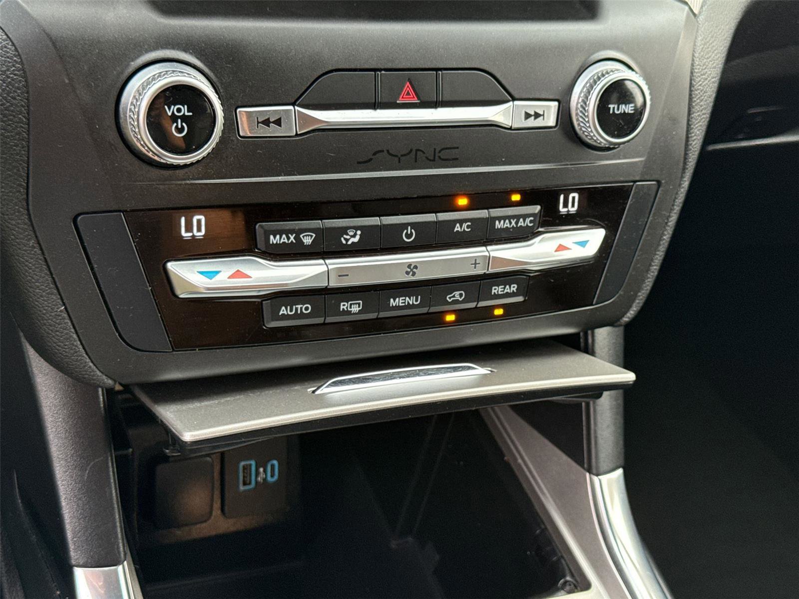 Certified 2020 Ford Explorer XLT w/ Equipment Group 202A image 31