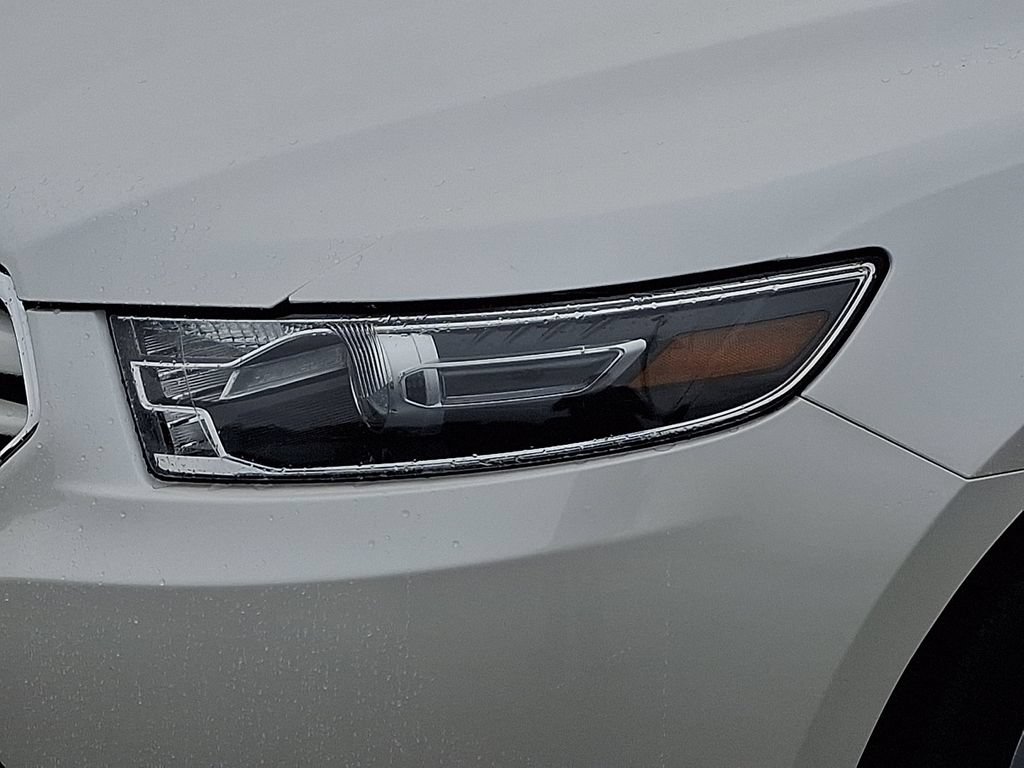 Certified 2018 Ford Taurus Limited AWD/4WD image 9