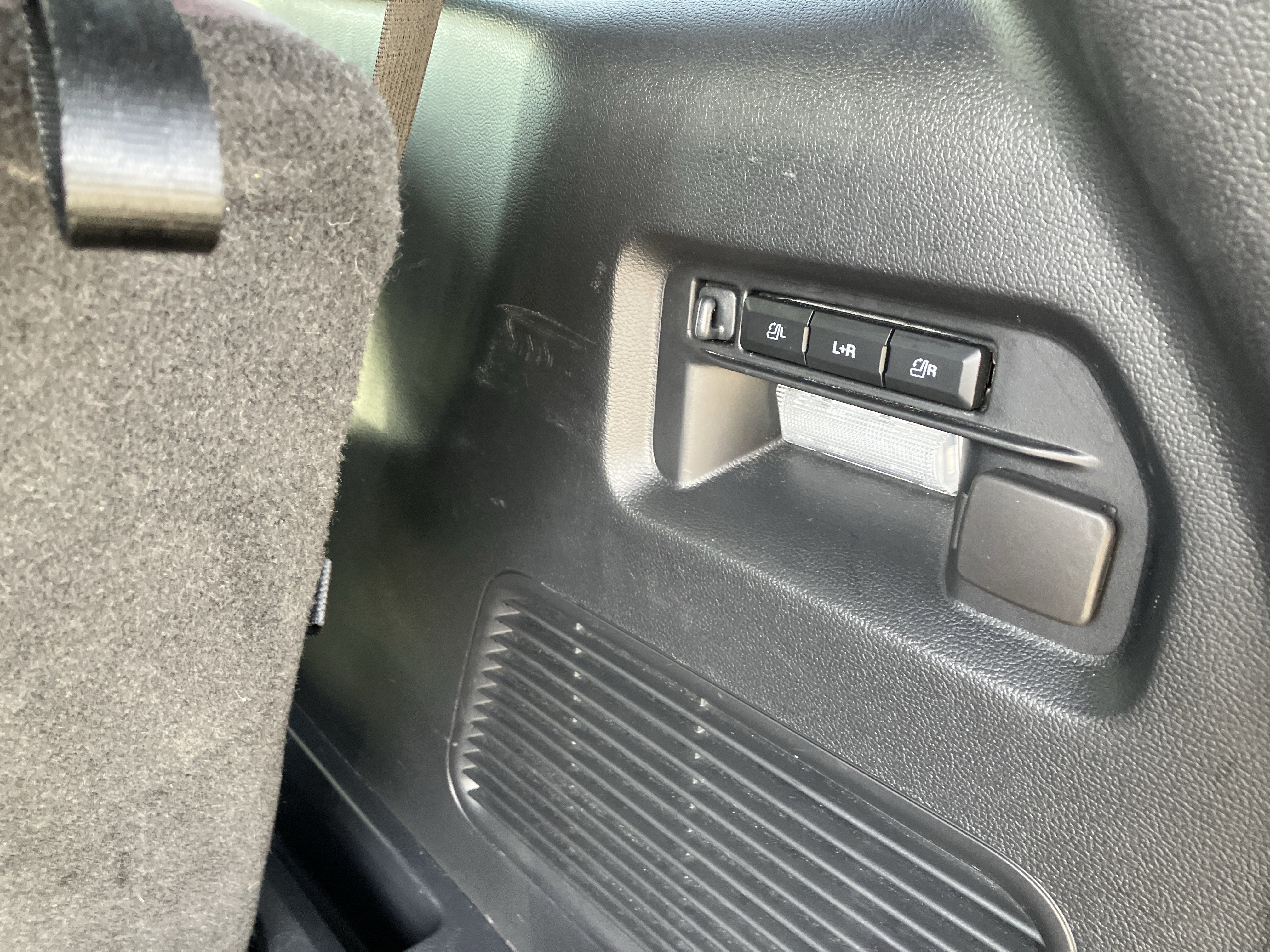 Certified 2025 Ford Explorer Platinum w/ LUX Leather Package image 16