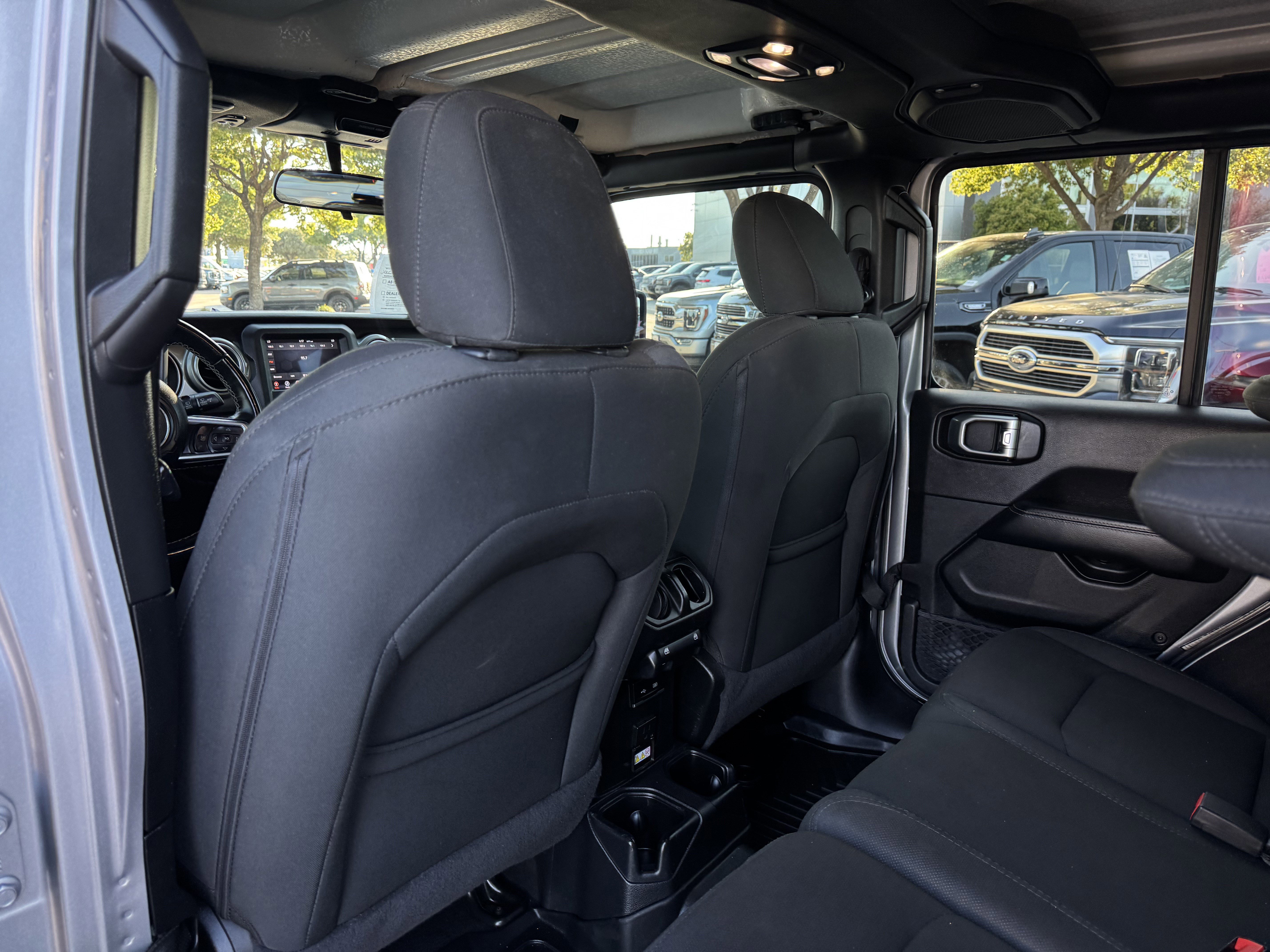 Used 2020 Jeep Wrangler Unlimited Sahara image 14