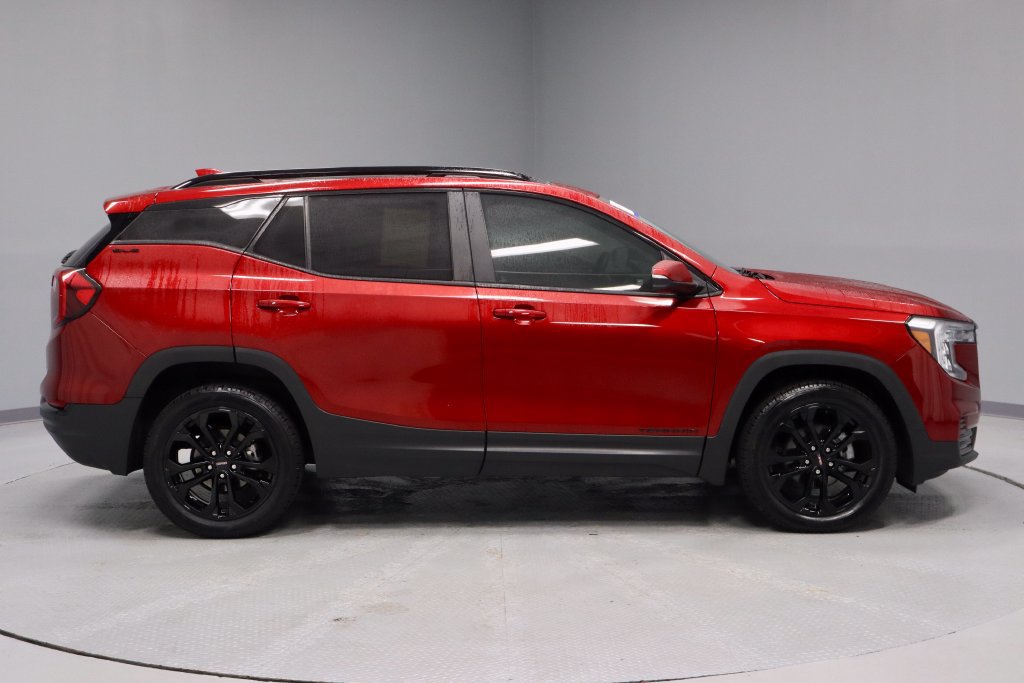Used 2022 GMC Terrain SLE w/ Driver Convenience Package AWD/4WD image 6