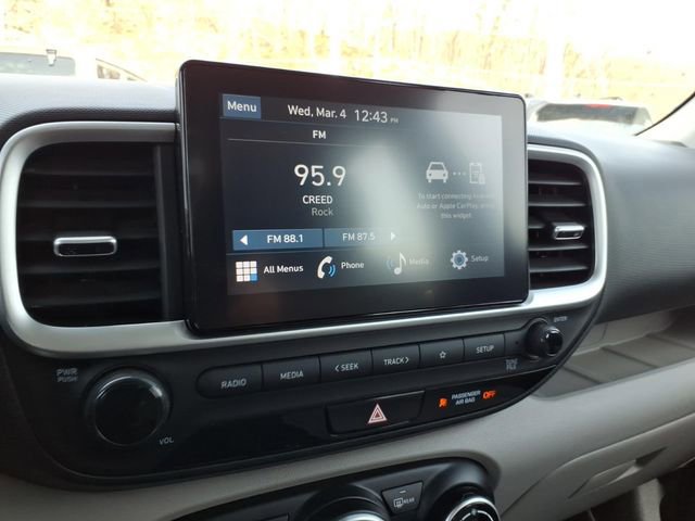 Used 2023 Hyundai Venue SEL image 25