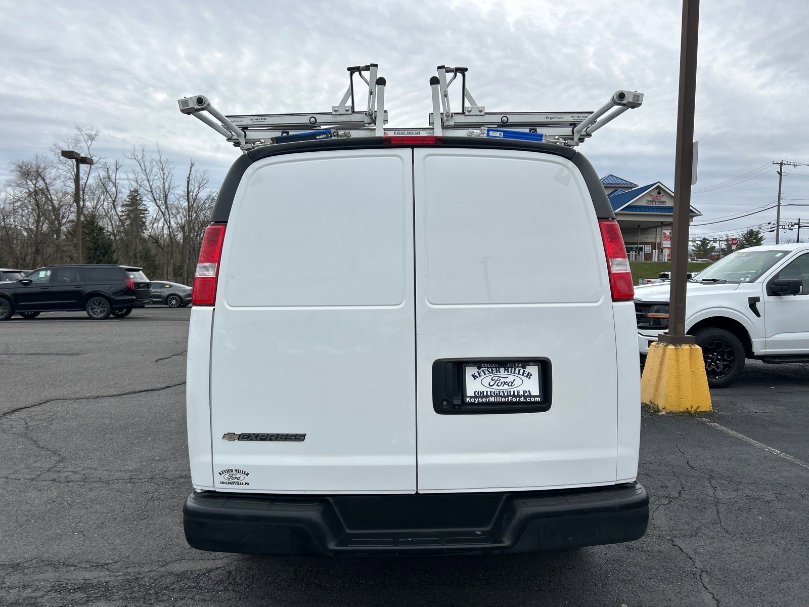 Used 2021 Chevrolet Express 2500 w/ Driver Convenience Package image 6