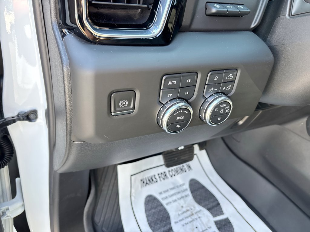 Used 2024 GMC Sierra 3500 Denali w/ Technology Package AWD/4WD image 29