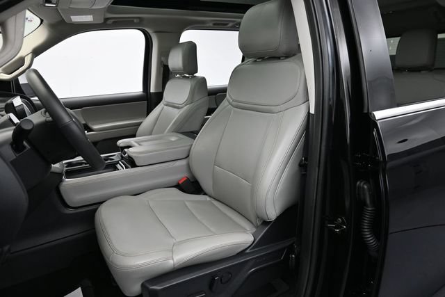 Certified 2025 Ford Expedition Active AWD/4WD image 11