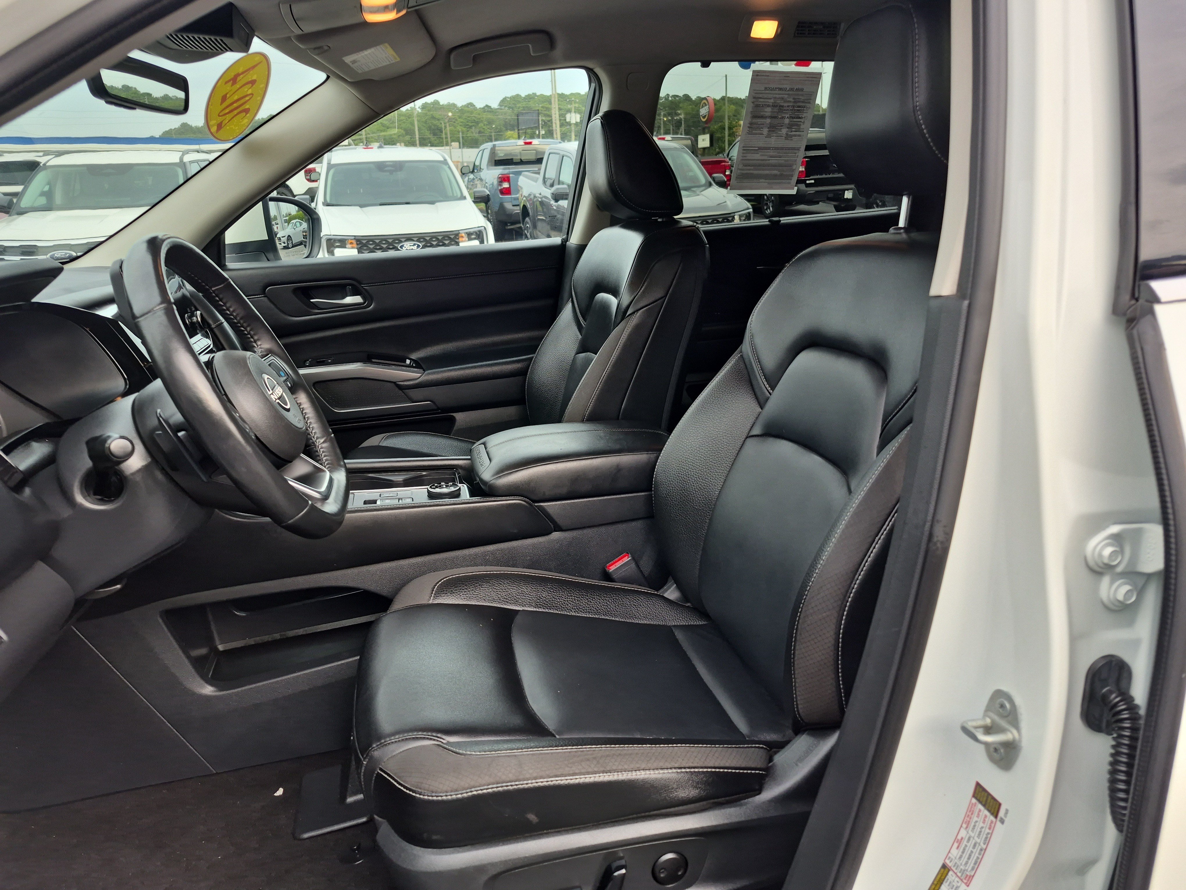 Used 2024 Nissan Pathfinder SL AWD/4WD image 11