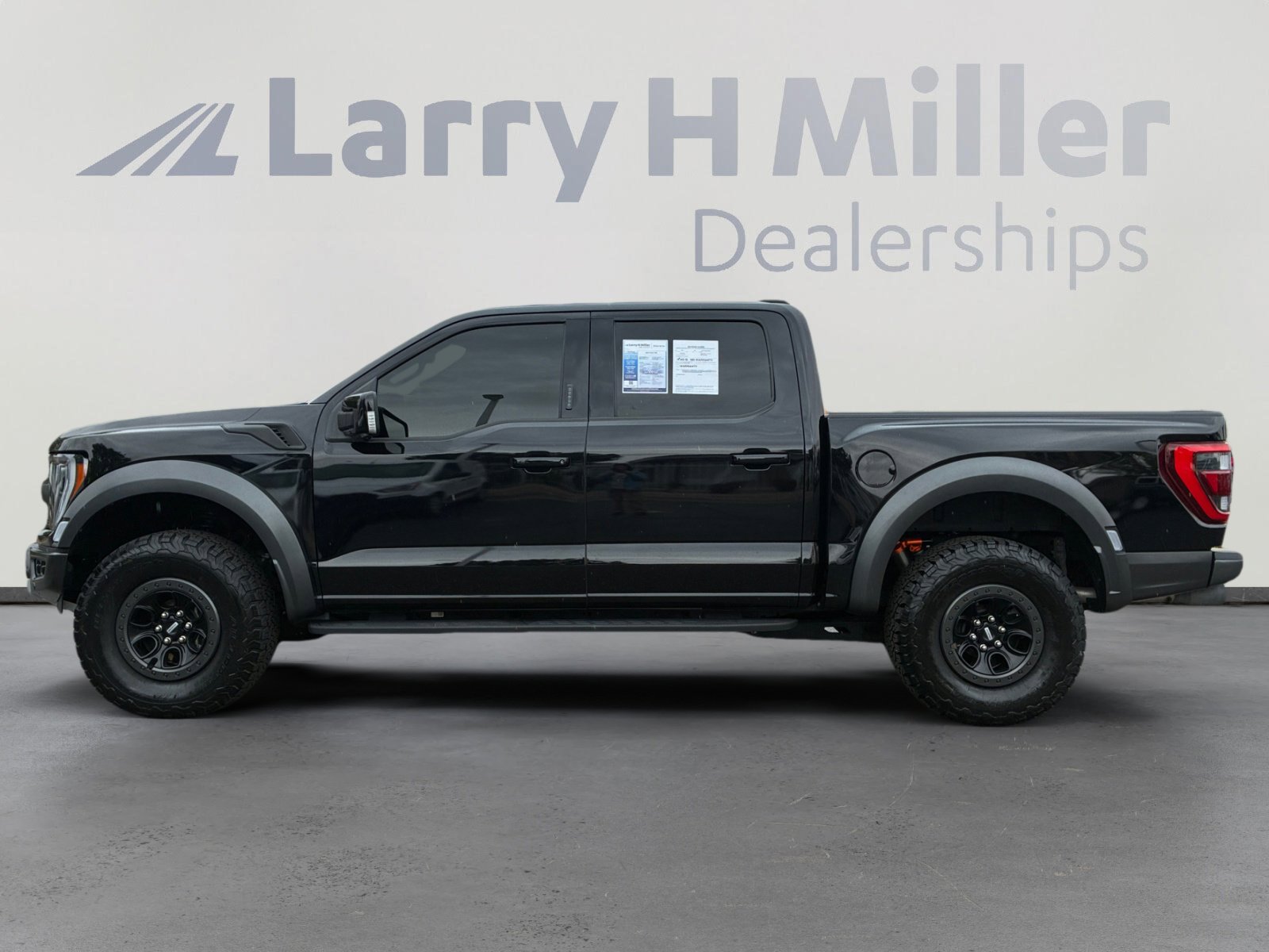 Certified 2023 Ford F150 Raptor w/ Raptor Carbon Fiber Package AWD/4WD image 2