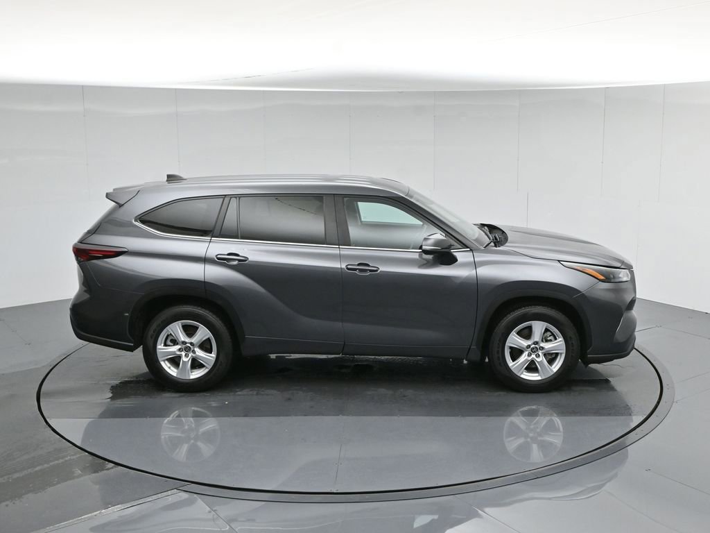 Used 2024 Toyota Highlander LE image 9