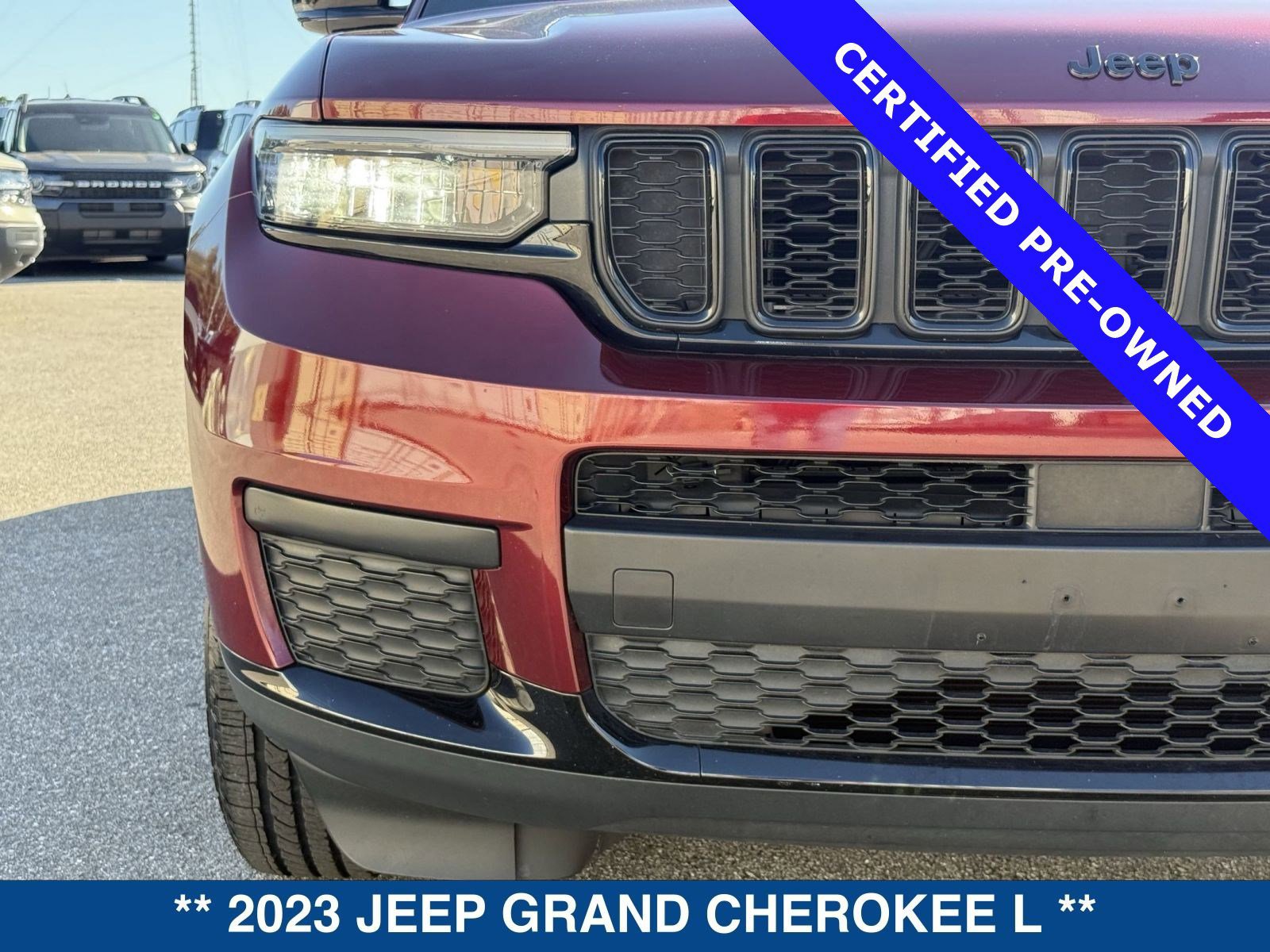 Used 2023 Jeep Grand Cherokee L Laredo image 9