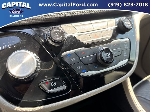 Used 2024 Chrysler Pacifica Limited FWD image 29