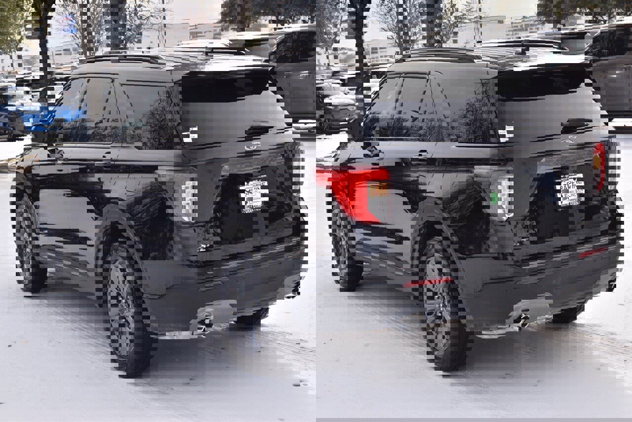 Certified 2023 Ford Explorer XLT w/ Equipment Group 202A image 10