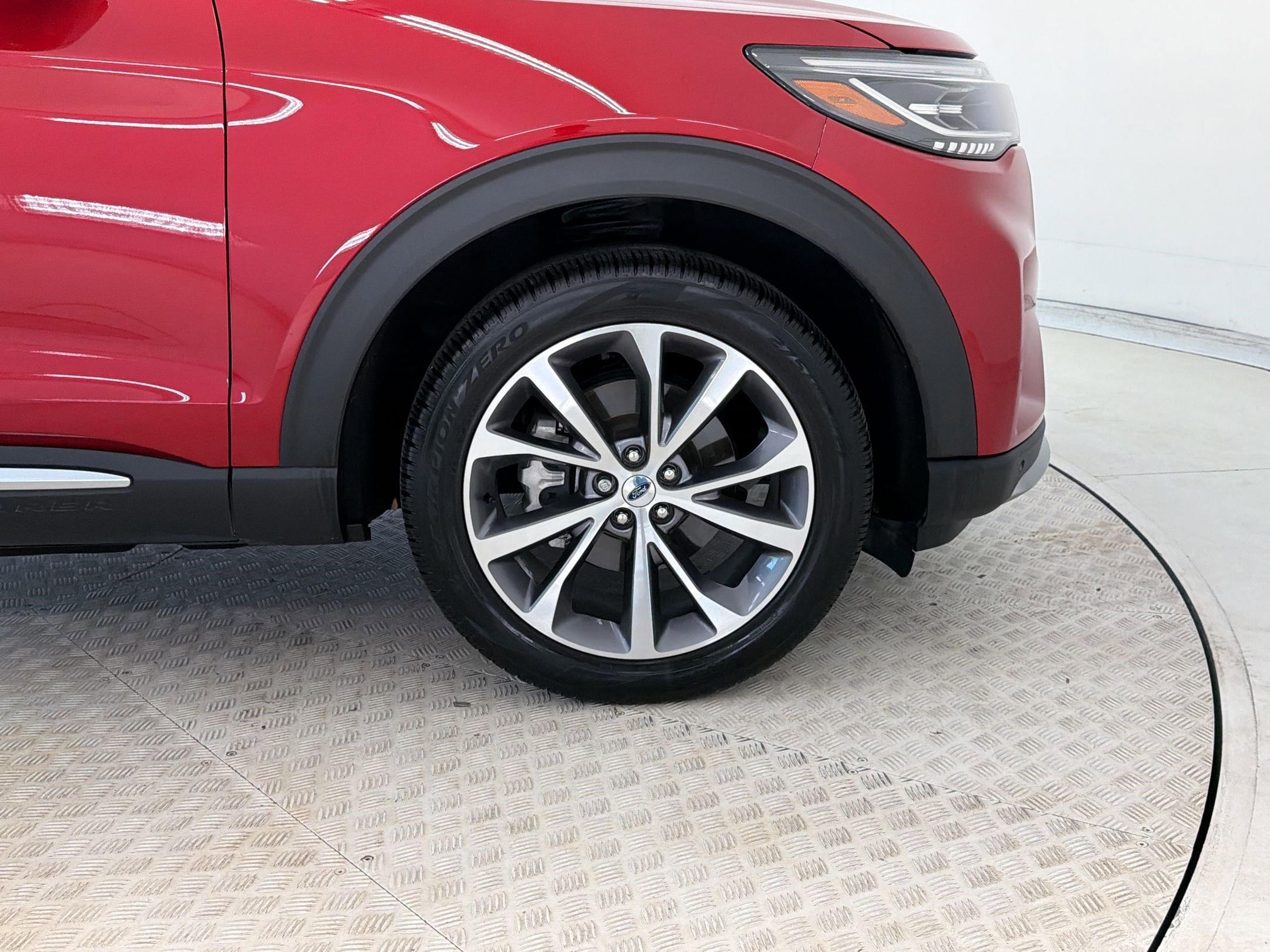 Certified 2025 Ford Explorer Platinum w/ Ultimate Package image 12