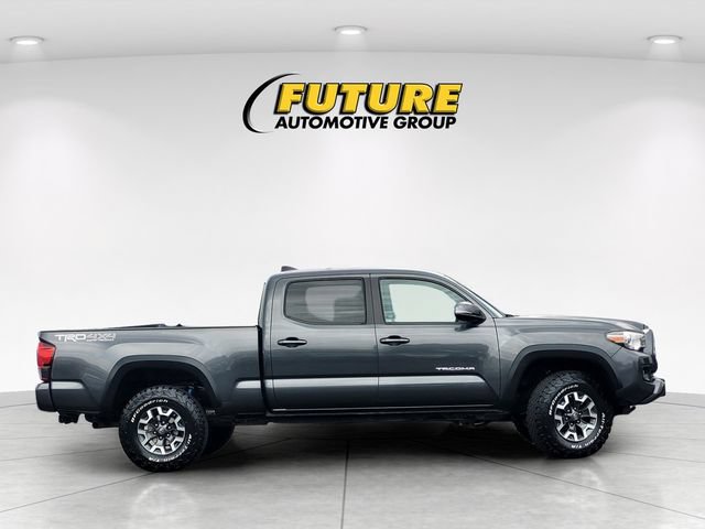 Used 2018 Toyota Tacoma TRD Off-Road w/ Technology Package AWD/4WD image 3
