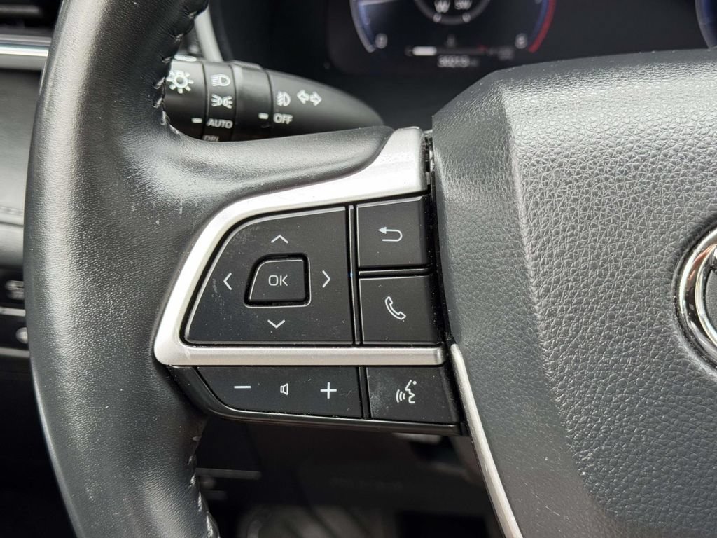 Used 2023 Toyota Highlander Platinum AWD/4WD image 11